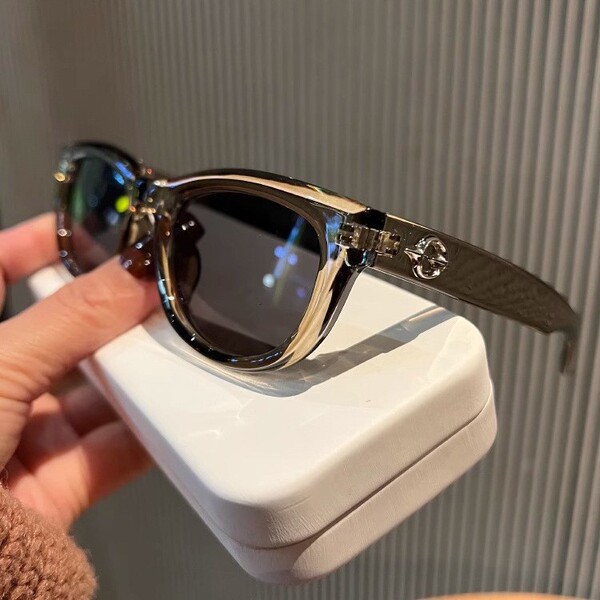 Lunettes de soleil œil-de-chat vert olive British Cherry Koko pour femmes avec petits