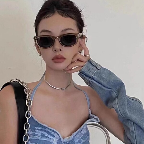 Lunettes de soleil œil-de-chat vert olive British Cherry Koko pour femmes avec petits