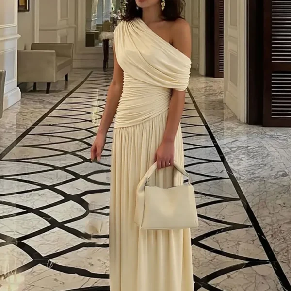 Robe de printemps sans manches à col oblique, plissée, irrégulière, unie