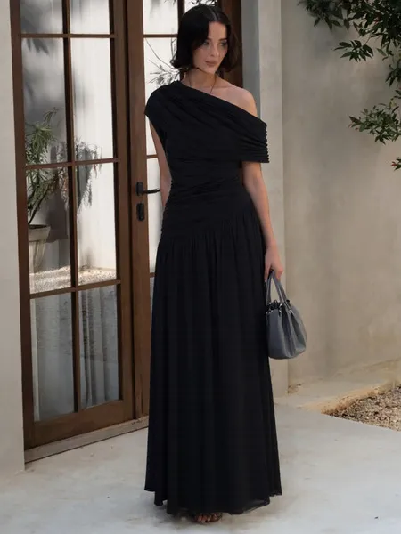 Robe de printemps sans manches à col oblique, plissée, irrégulière, unie