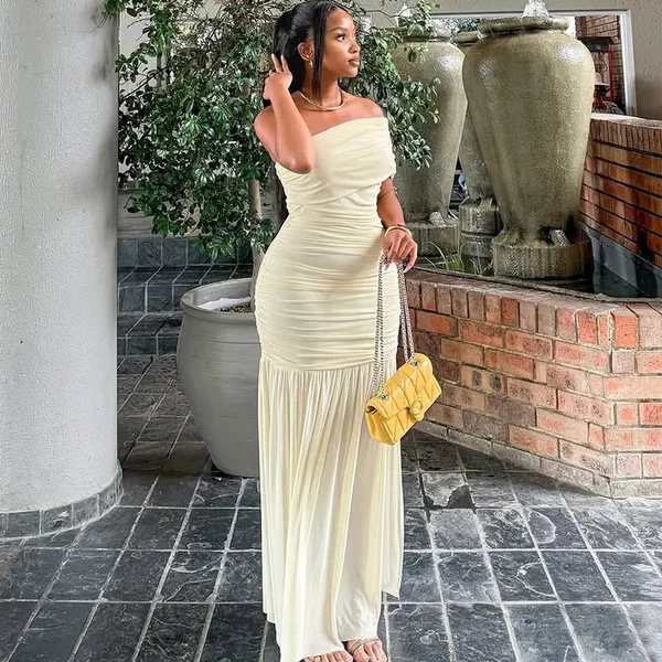 Robe d'été femme coupe slim, épaule dénudée et empiècement en tulle