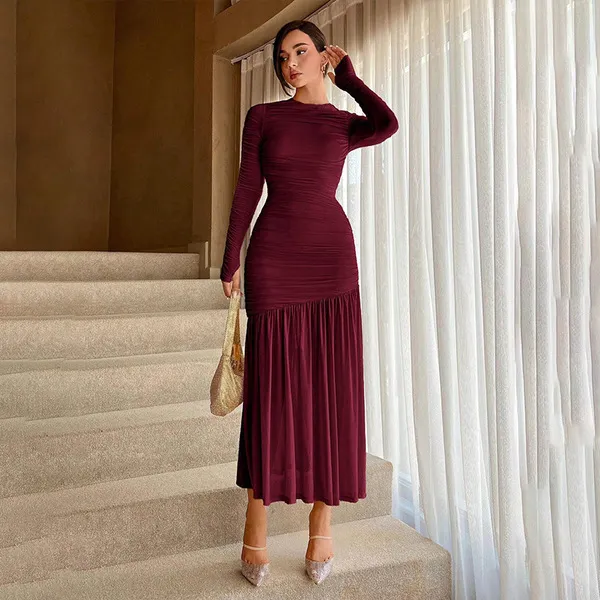 Robe en dentelle élégante col rond manches longues coupe fluide
