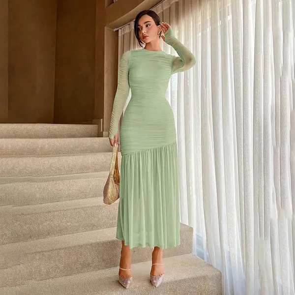 Robe en dentelle élégante col rond manches longues coupe fluide