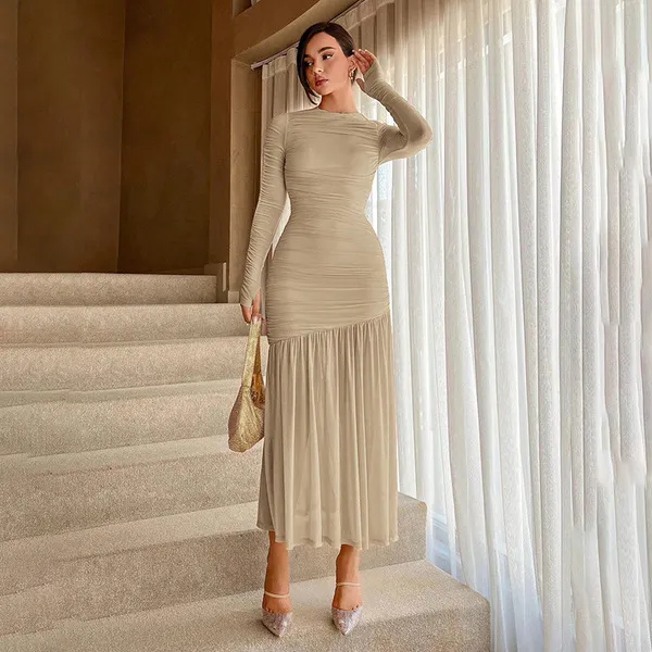 Robe en dentelle élégante col rond manches longues coupe fluide