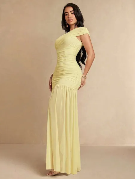 Robe longue jaune dos nu, haut bandeau, maille et coupe ajustée