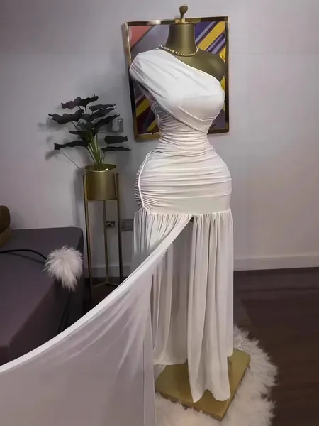 Robe longue sans manches col oblique coupe slim unie avec fente