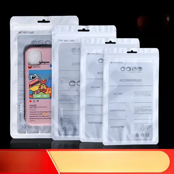 Sachet plastique semi-transparent pour ranger et protéger coque de téléphone