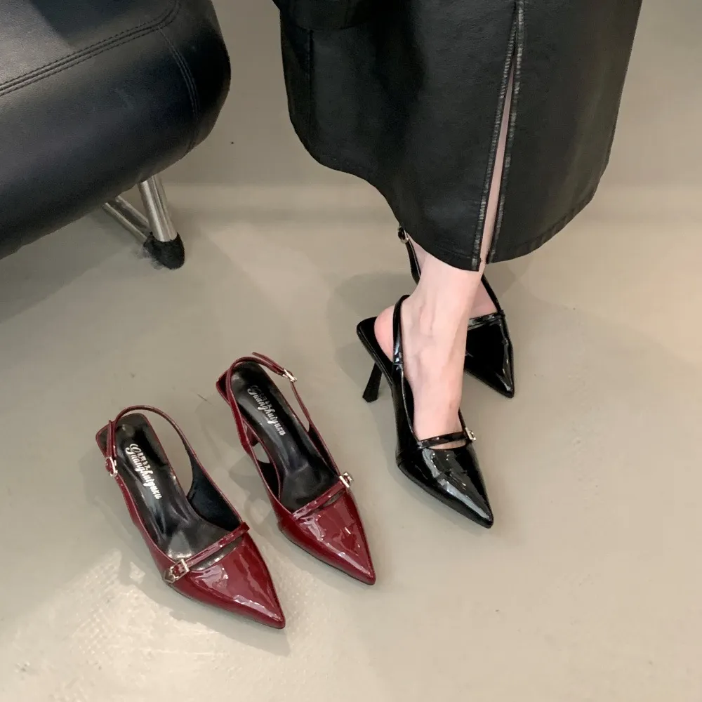 Sandales femme à talons hauts, bout pointu fermé, arrière ouvert, noir/bordeaux