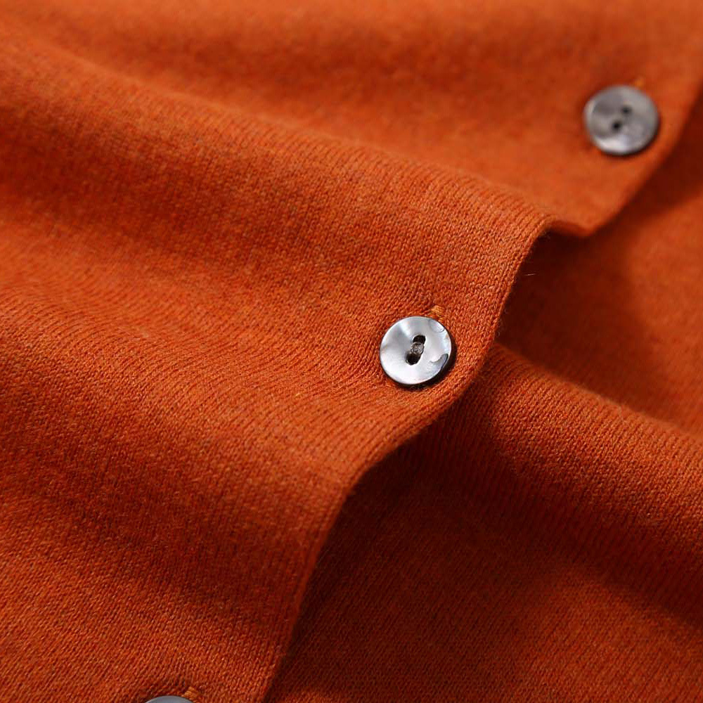 Cardigan femme col rond manches longues en maille légère boutonné