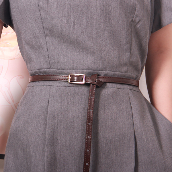 Ceinture fine en PU à boucle dorée pour femme, style élégant et décontracté