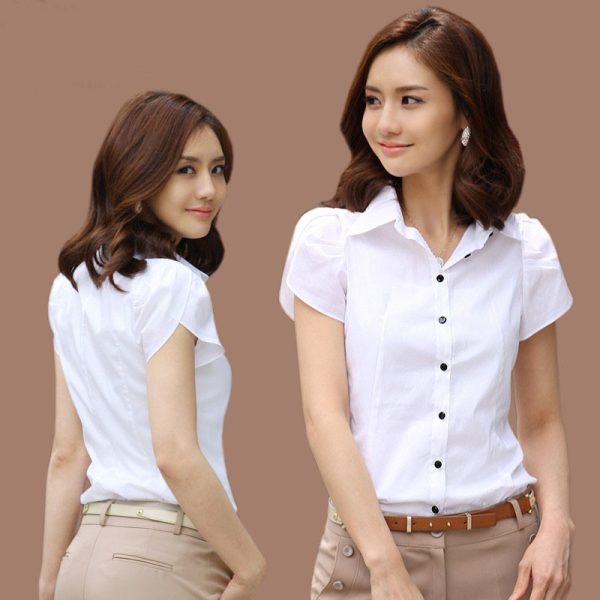 Chemisier femme blanc à manches courtes à volants, col rabattu et coupe slim