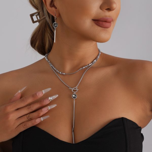 Collier pendentif géométrique carré avec strass noir pour femme