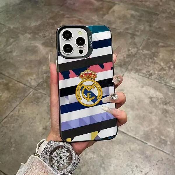 Coque iPhone avec écusson Real Madrid, dos rigide et bords souples