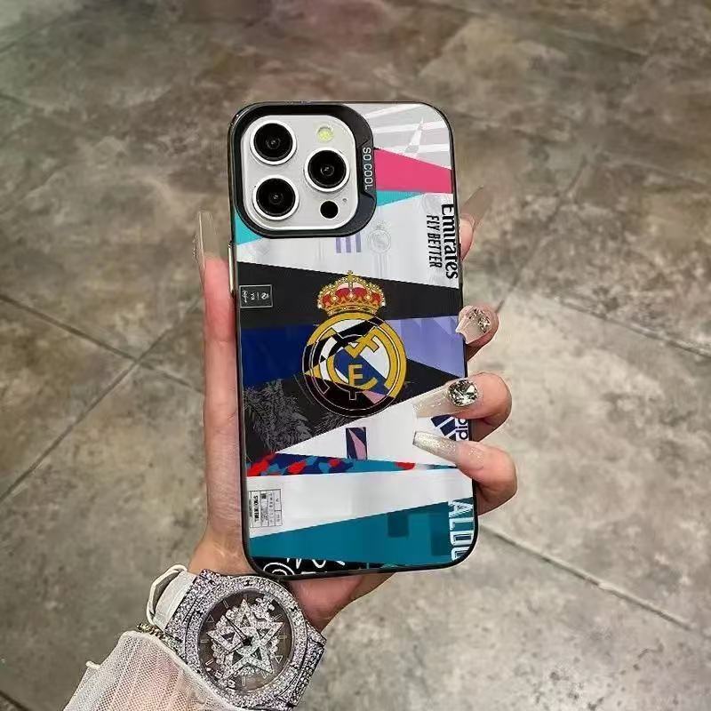 Coque iPhone avec écusson Real Madrid, dos rigide et bords souples