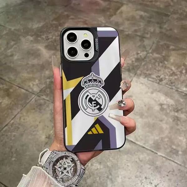 Coque iPhone avec écusson Real Madrid, dos rigide et bords souples