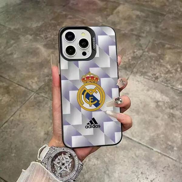 Coque iPhone avec écusson Real Madrid, dos rigide et bords souples