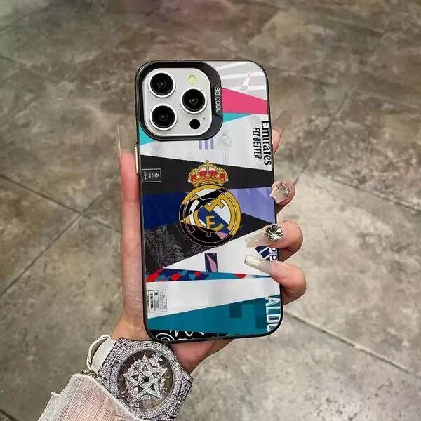 Coque iPhone avec écusson Real Madrid, dos rigide et bords souples