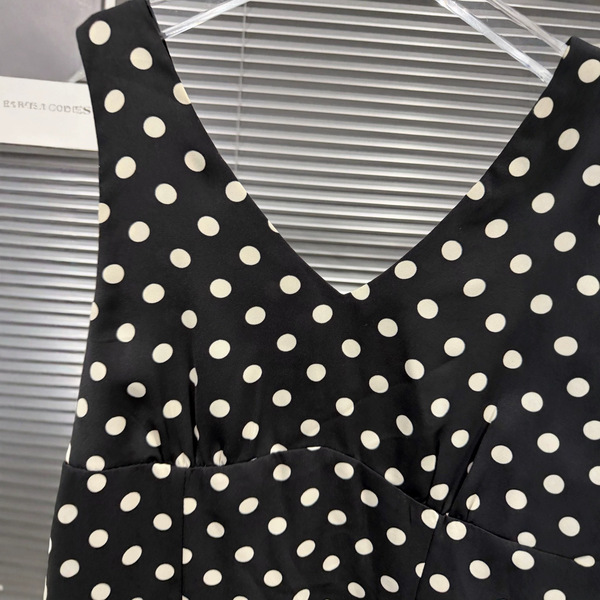 Débardeur femme dos nu à pois, décolleté en V, coupe ajustée