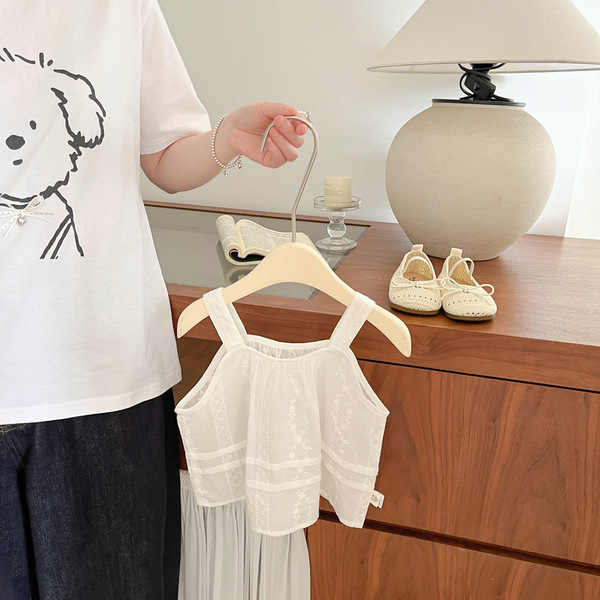 Ensemble été fille : top sans manches dentelle brodée et short à pois