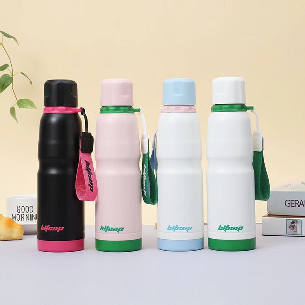 Gourde isotherme en acier inoxydable 550 ml avec corde de transport