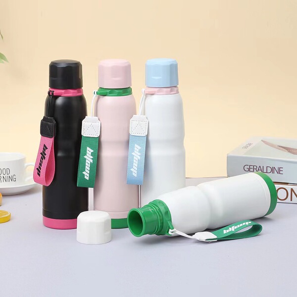 Gourde isotherme en acier inoxydable 550 ml avec corde de transport