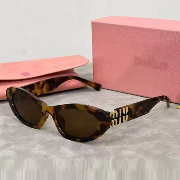 Lunettes de soleil femme monture étroite œil de chat rétro noires UV400