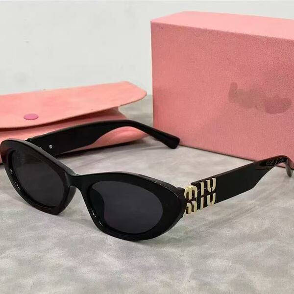 Lunettes de soleil femme monture étroite œil de chat rétro noires UV400