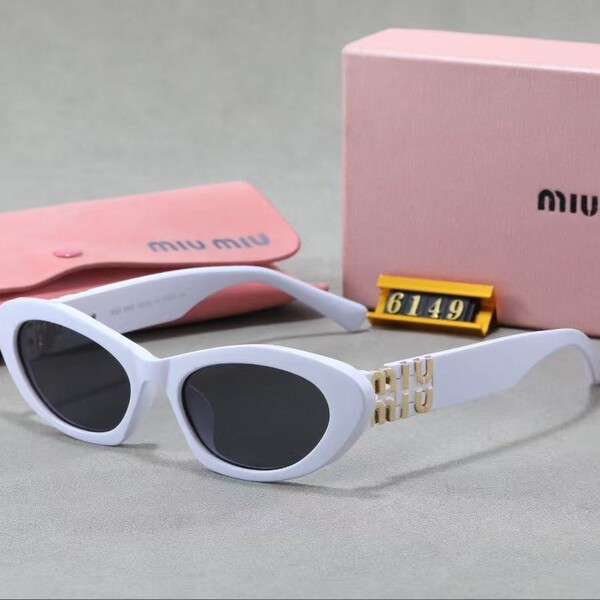 Lunettes de soleil femme monture étroite œil de chat rétro noires UV400