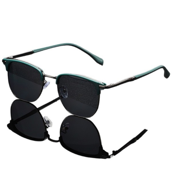 Lunettes de soleil rectangulaires en métal avec verres gris, protection UV380
