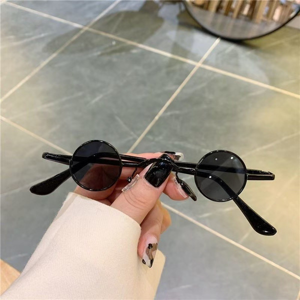 Lunettes de soleil rondes en métal style rétro, verres gris UV400