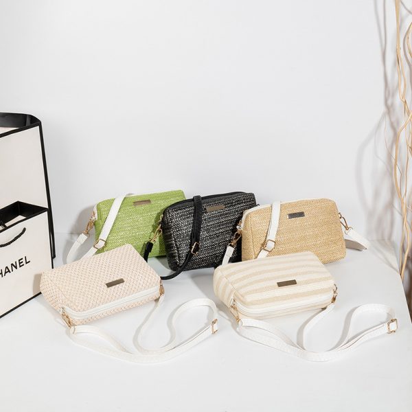 Sac en paille tressée avec bandoulière et fermeture éclair