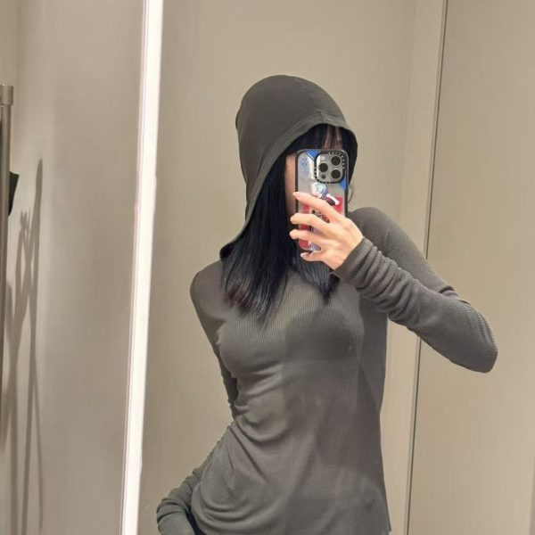 Top femme à capuche manches longues en maille côtelée légère